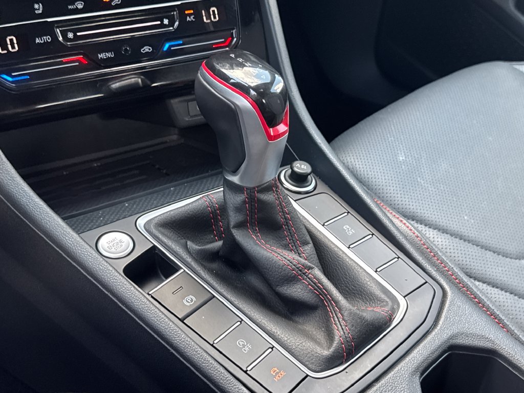 Used 2025 Volkswagen Jetta GLI Autobahn FWD image 15