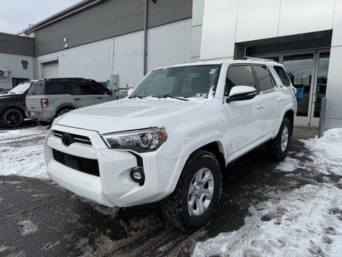Used 2022 Toyota 4Runner SR5 Premium image 3