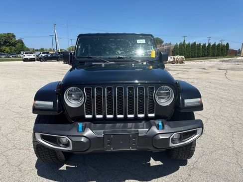 Used 2022 Jeep Wrangler Unlimited Sahara w/ Cold Weather Group AWD/4WD image 8
