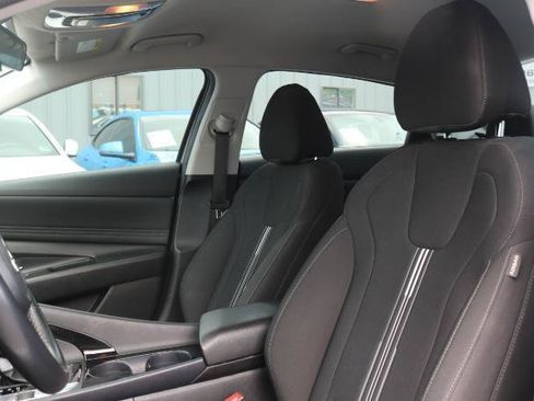 Used 2023 Hyundai Elantra SEL w/ Convenience Package FWD image 8