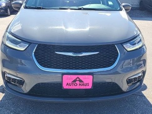 Used 2023 Chrysler Pacifica Touring-L FWD image 28