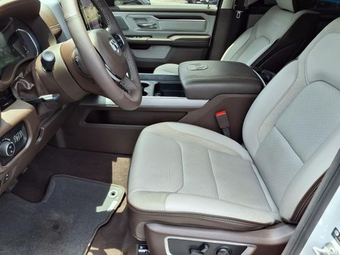 Used 2025 RAM 1500 Laramie AWD/4WD image 13