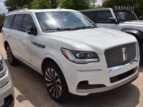 Certified 2024 Lincoln Navigator Reserve AWD/4WD image 4