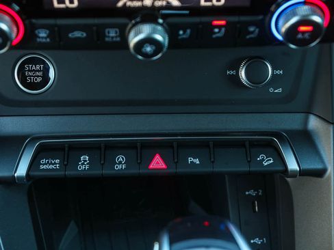 New 2025 Audi Q3 2.0T Premium image 29