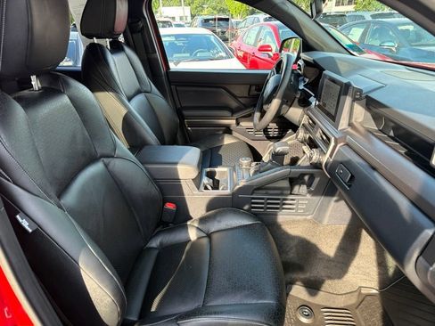 Certified 2025 Toyota 4Runner SR5 AWD/4WD image 12