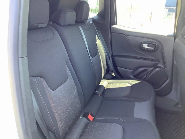 Used 2023 Jeep Renegade Latitude AWD/4WD image 31