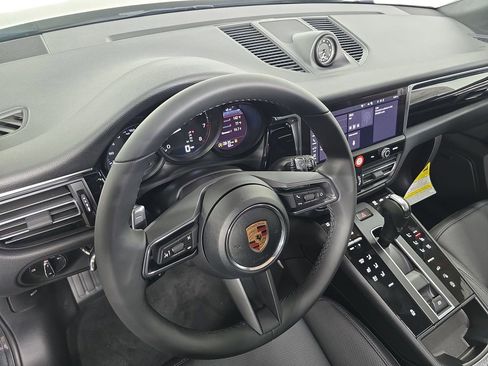 New 2026 Porsche Macan image 4