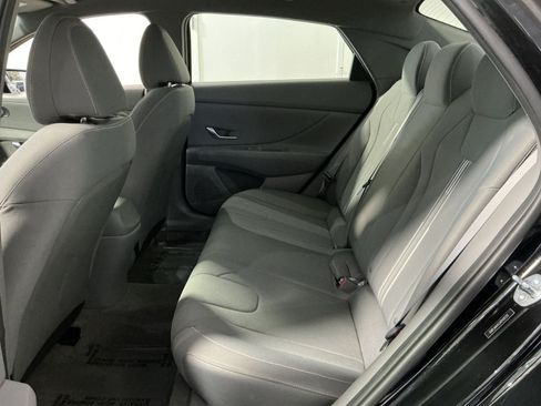 Used 2023 Hyundai Elantra SEL w/ Preferred Accessory Package FWD image 23