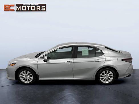 Used 2022 Toyota Camry LE FWD image 3