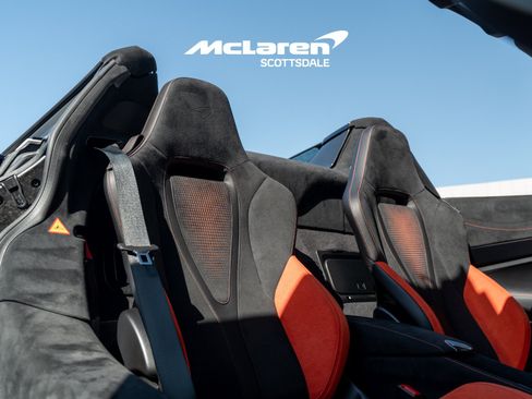 Used 2024 McLaren 750S Spider RWD image 12