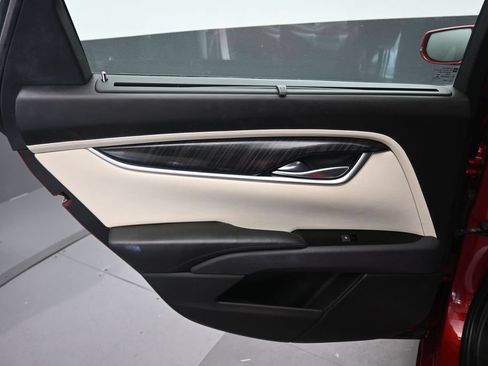 Used 2013 Cadillac XTS Platinum FWD image 33