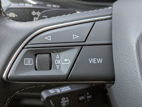 Used 2023 Audi Q8 Premium image 14