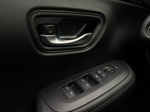 Used 2025 Honda HR-V LX image 18