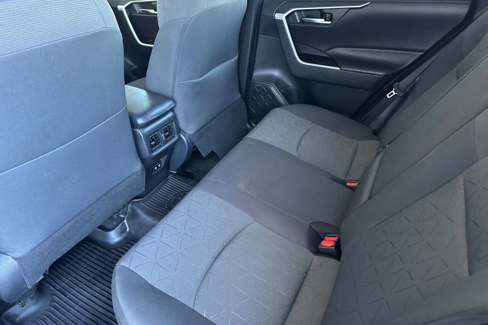 Used 2021 Toyota RAV4 XLE w/ XLE Grade Weather Package AWD/4WD image 11
