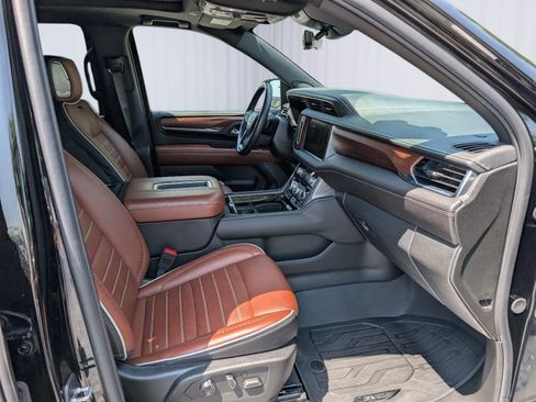 Certified 2024 GMC Yukon Denali Ultimate AWD/4WD image 12
