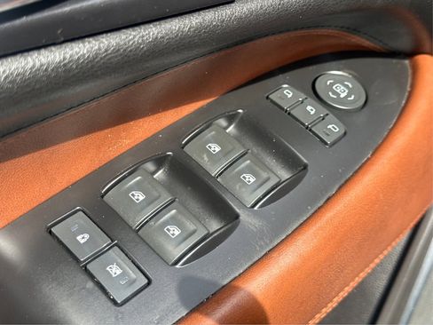 Used 2018 Cadillac Escalade Luxury image 34