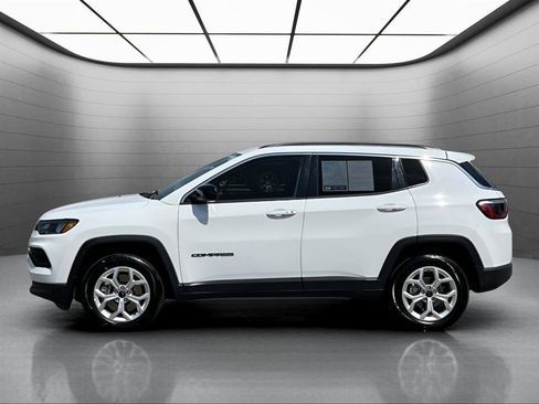 Used 2025 Jeep Compass Latitude w/ Sun & Sound Group image 11