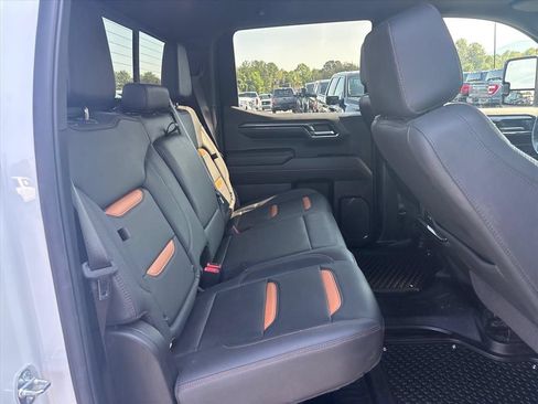 Used 2024 GMC Sierra 1500 AT4 w/ Technology Package AWD/4WD image 15