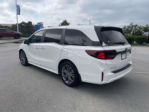 Used 2025 Honda Odyssey Touring image 4