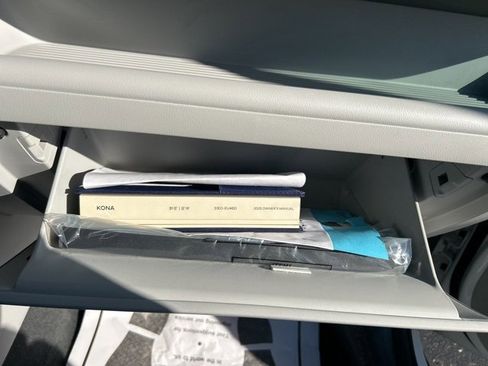 Used 2025 Hyundai Kona SEL image 24