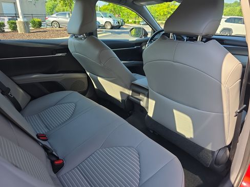 Used 2019 Toyota Camry SE FWD image 11
