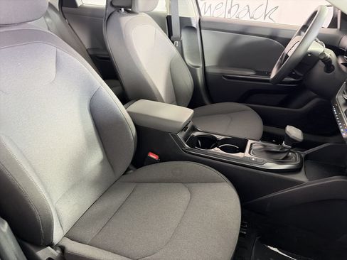 Used 2025 Kia K4 FWD image 23
