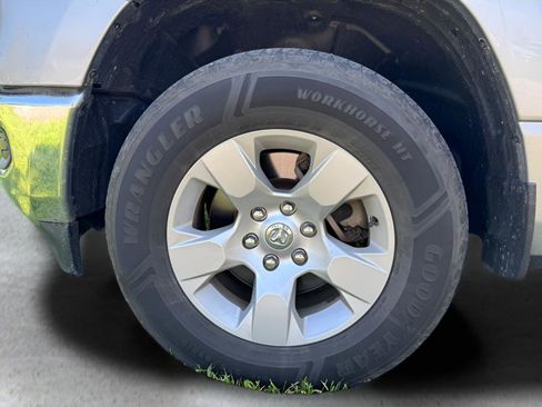 Used 2019 RAM 1500 Big Horn AWD/4WD image 13