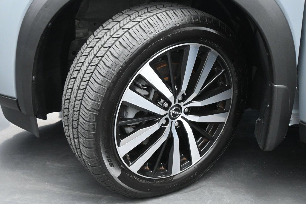Used 2023 Nissan Pathfinder Platinum AWD/4WD image 25