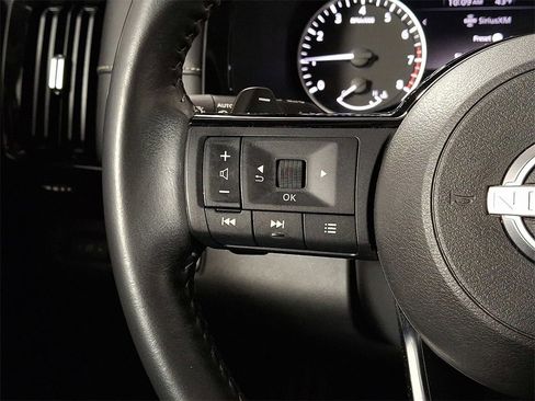 Used 2022 Nissan Pathfinder SV w/ SV Premium Package image 20