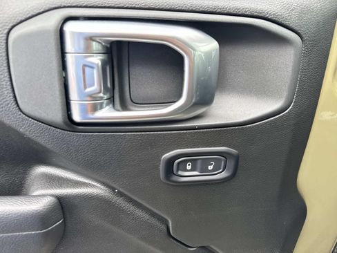 Used 2025 Jeep Wrangler Unlimited Sport AWD/4WD image 19