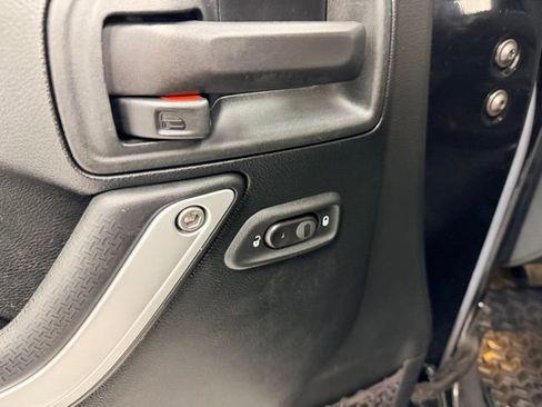 Used 2016 Jeep Wrangler Unlimited Sahara image 20