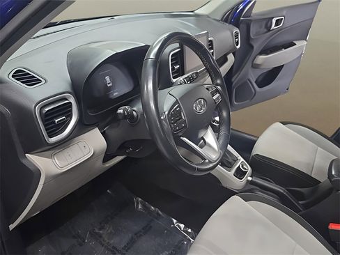 Used 2024 Hyundai Venue SEL image 12