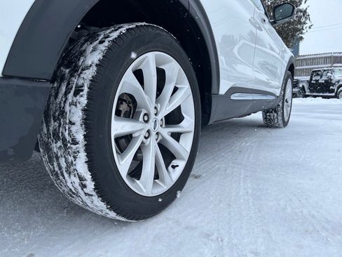 Used 2023 Ford Explorer Platinum w/ Technology Package image 7