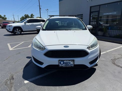 Used 2016 Ford Focus SE FWD image 2