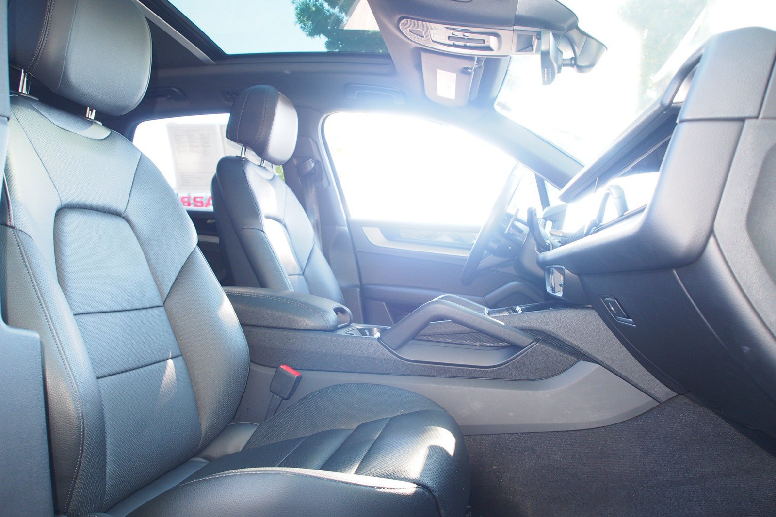 Used 2024 Porsche Cayenne AWD/4WD image 11