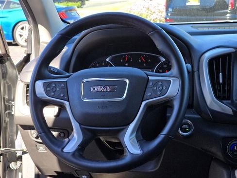 Used 2024 GMC Terrain SLT image 23