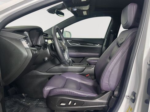 Used 2017 Cadillac XT5 Luxury w/ Driver Awareness Package image 5