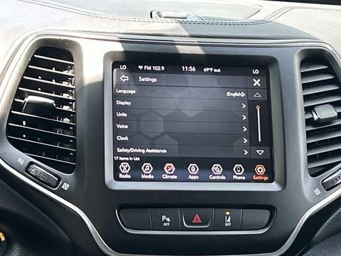 Used 2022 Jeep Cherokee Latitude Lux w/ Mopar Interior Package FWD image 26