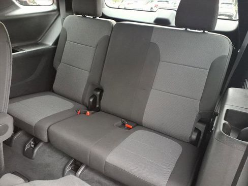 Used 2023 Chevrolet Traverse LT image 18