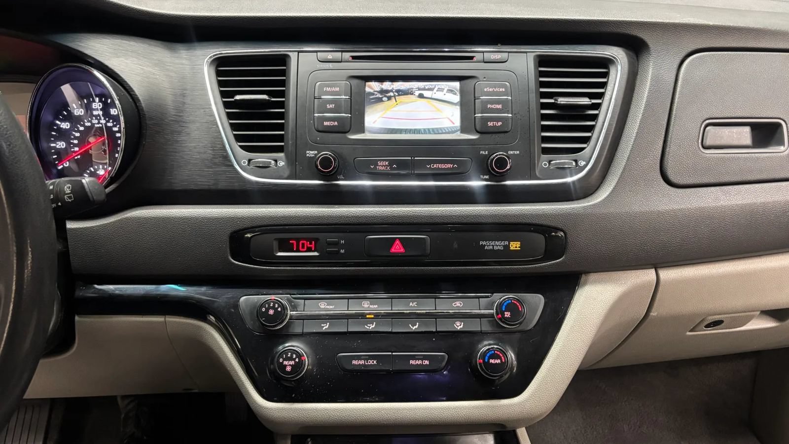 Used 2016 Kia Sedona LX w/ Option Group 020 FWD image 9