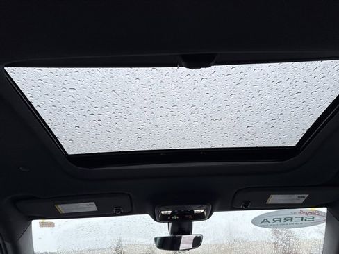 Used 2024 Chevrolet Traverse High Country image 36