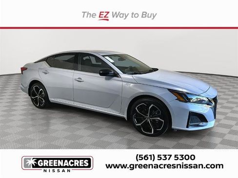 Certified 2025 Nissan Altima 2.5 SR image 1