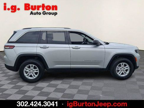 Certified 2023 Jeep Grand Cherokee Laredo AWD/4WD image 7