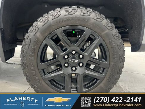 Used 2025 Chevrolet Silverado 1500 Custom Trail Boss AWD/4WD image 21