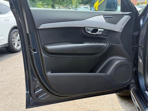 Used 2022 Volvo XC90 T5 Momentum w/ Climate Package image 7