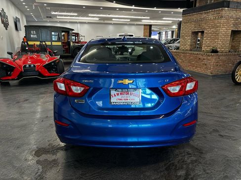 Used 2017 Chevrolet Cruze LT image 6