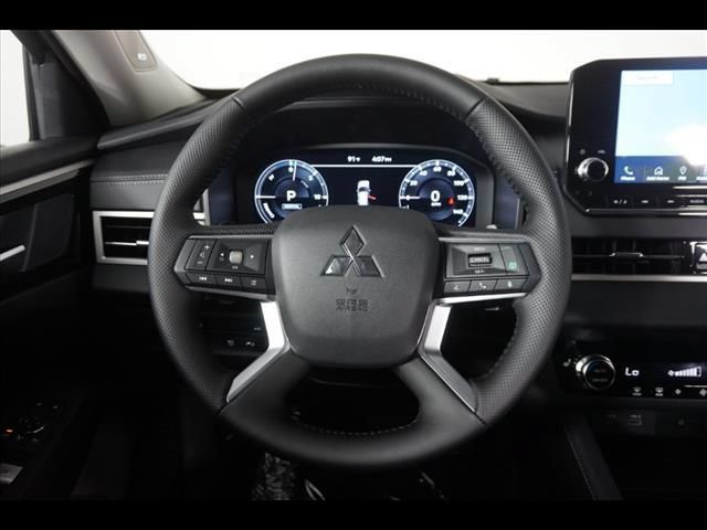 Used 2025 Mitsubishi Outlander SE AWD/4WD image 25