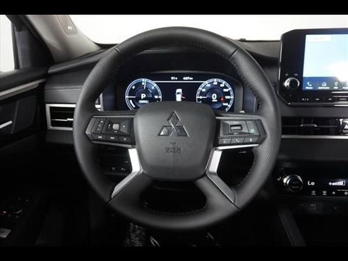 Used 2025 Mitsubishi Outlander SE AWD/4WD image 25