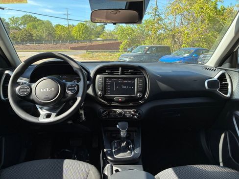 Used 2025 Kia Soul LX w/ LX Technology Package image 30