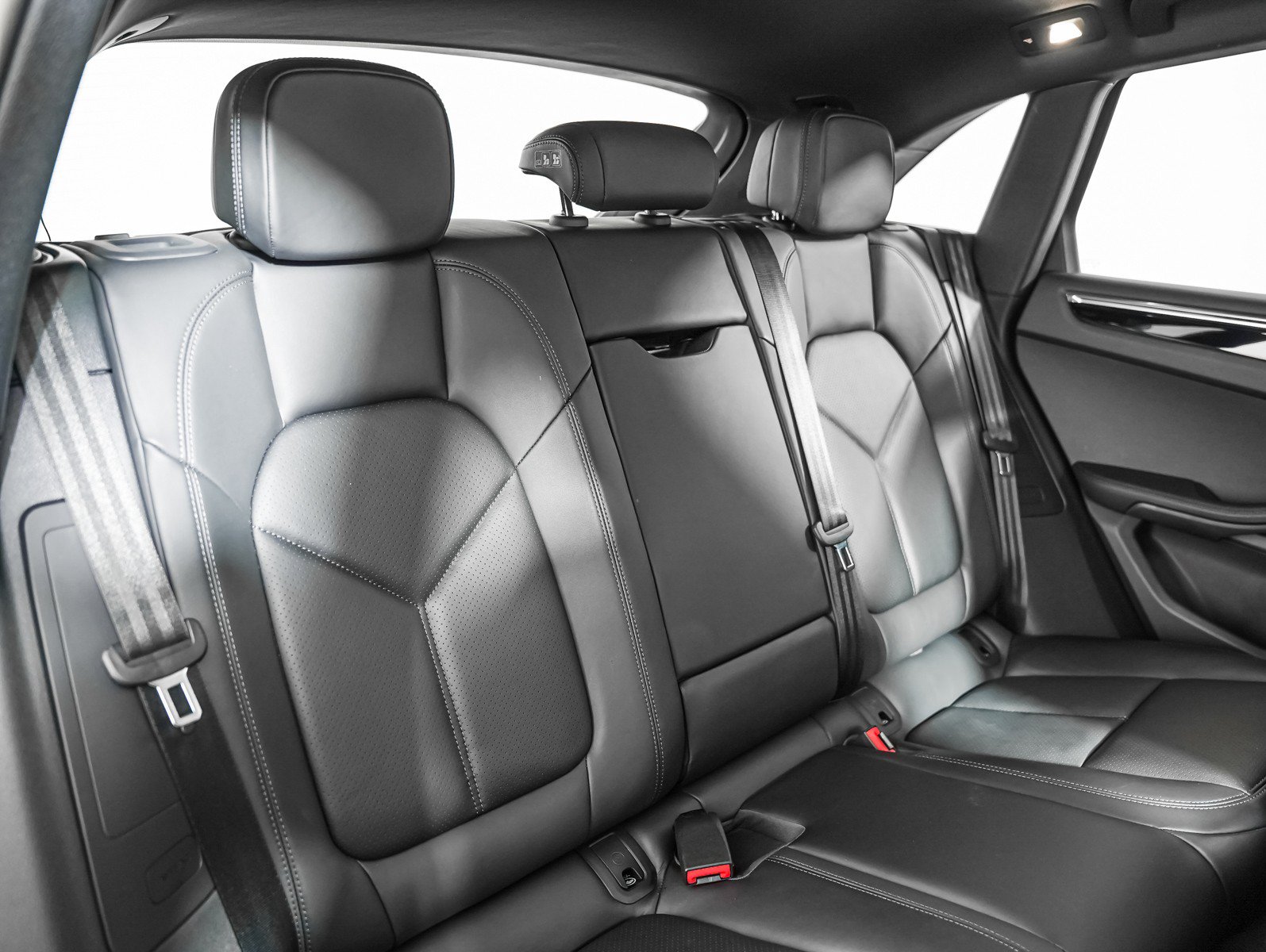 Certified 2026 Porsche Macan S AWD/4WD image 6